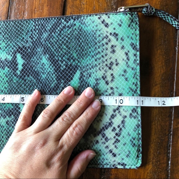 Aimee Kestenberg Green Snake Print Leather Clutch - Picture 11 of 12
